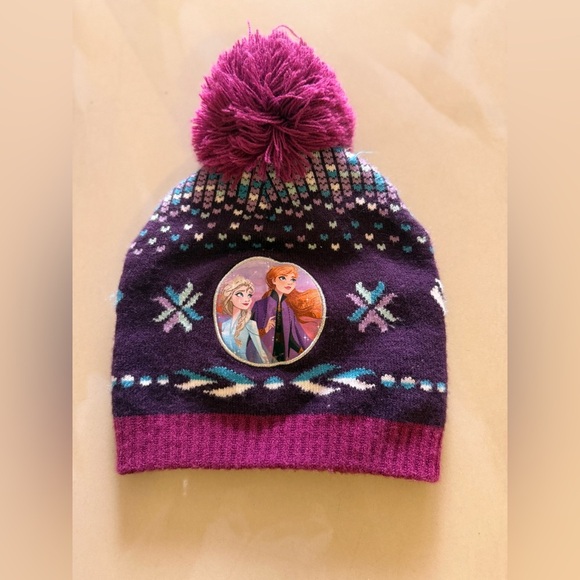 Hot DISNEY Girls Frozen 2 Elsa & Anna Beanie Cap Purple Burgundy Snowflake Pom - Picture 2 of 11
